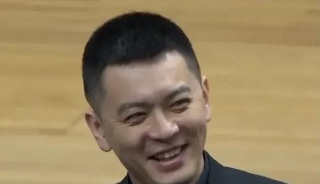 黑丝美女被人操